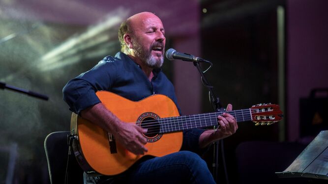 Javier Ruibal durante un concierto en San Fernando, en una imagen de archivo.