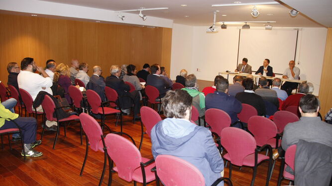 Una imagen de la reunión celebrada esta tarde en el Ayuntamiento.