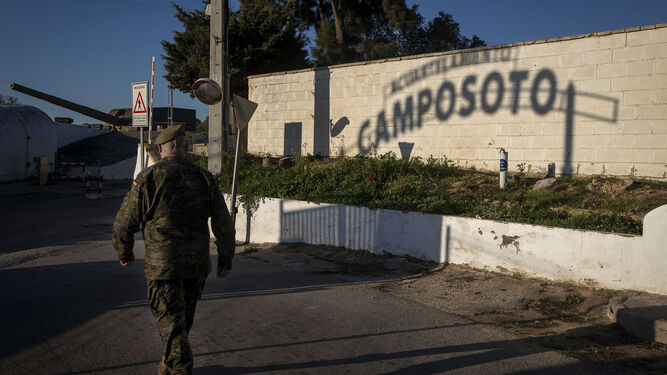 Entrada al acuartelamiento de Camposoto, en una imagen de archivo.