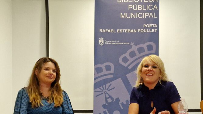 Rosario Troncoso y Carmen Heredia, en la presentación del libro.